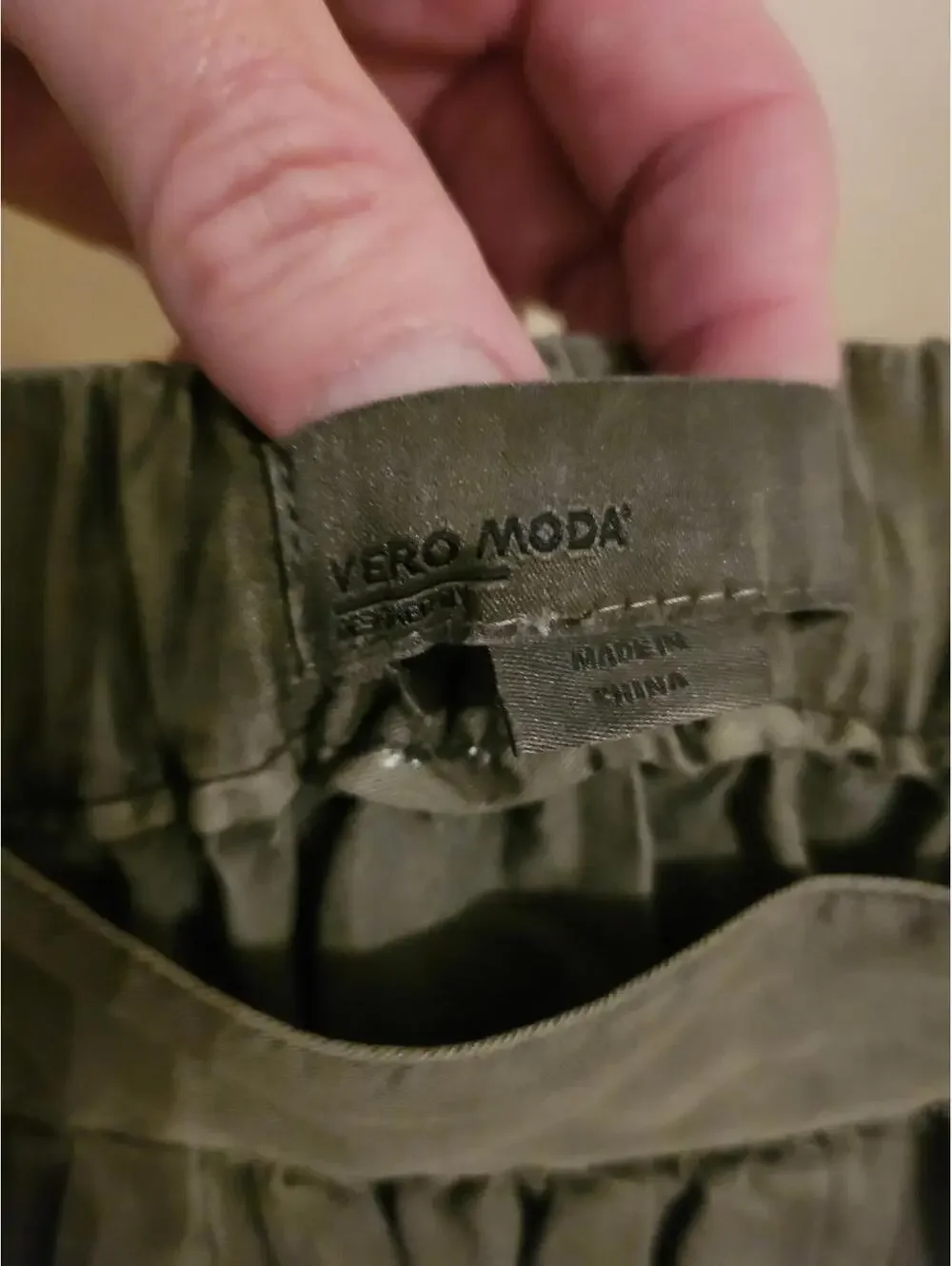 Vero Moda - long baggy skirt - L - army green with pockets and tie - EUC - Picture 2 of 3